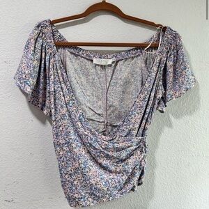 ASTR V-neck floral blouse size:M